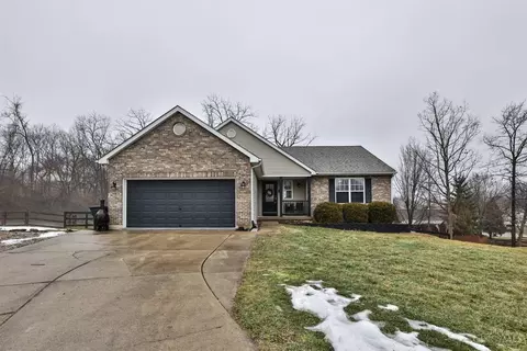 30 Meadowlands Dr, Monroe, OH 45050