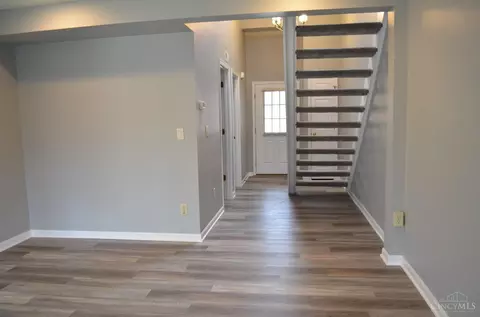 Entry Way - 5609 Regimental Pl, Cincinnati, OH 45239 photo 4 of 6
