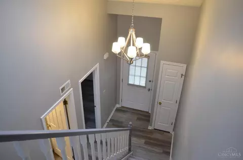 Entry Way - 5609 Regimental Pl, Cincinnati, OH 45239 photo 5 of 6