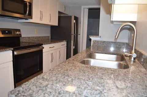 Kitchen - 5609 Regimental Pl, Cincinnati, OH 45239 photo 2 of 4