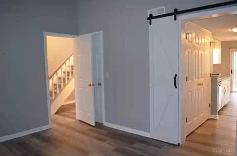 Entry Way - 5609 Regimental Pl, Cincinnati, OH 45239 photo 3 of 6