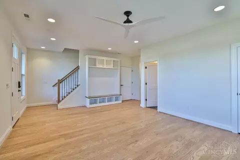 2913 Three Oaks Ln, Cincinnati, OH 45209 photo 4