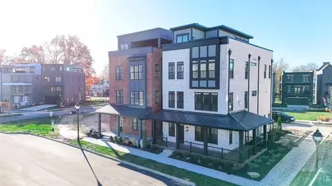 2913 Three Oaks Ln, Cincinnati, OH 45209