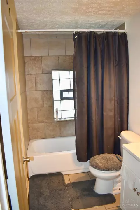 Bath - 891 Jackson St, Lincoln Heights, OH 45215 photo 1 of 3