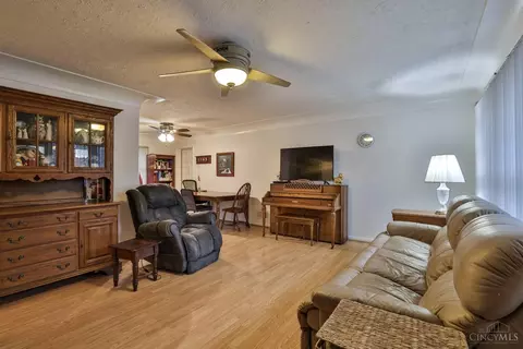9760 Playtime Ln, Cincinnati, OH 45231 photo 4