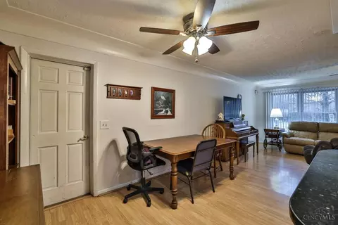 9760 Playtime Ln, Cincinnati, OH 45231 photo 8
