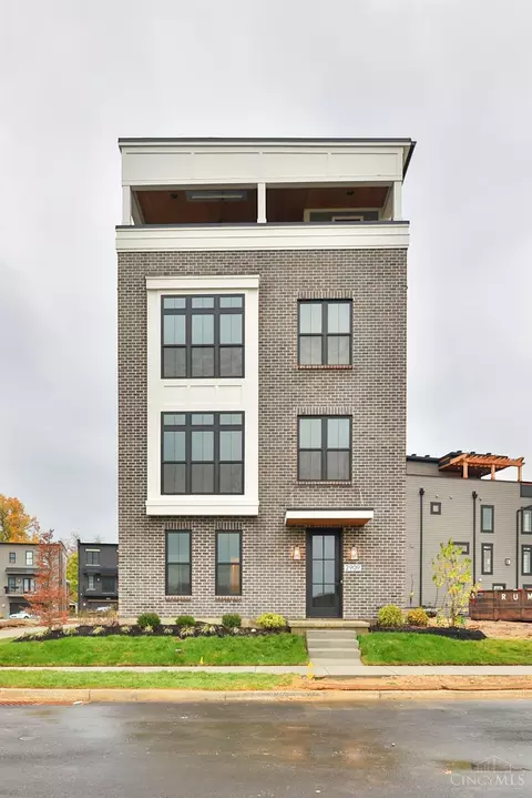 2909 Three Oaks Ln, Cincinnati, OH 45209