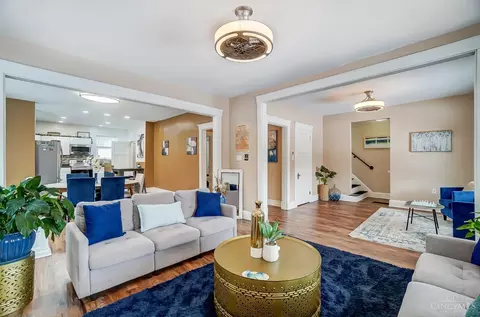 Living - 215 Mitchell Ave, Cincinnati, OH 45217 photo 3 of 3