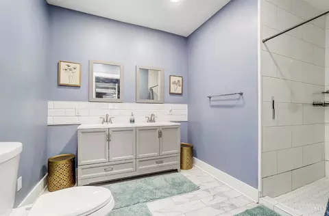 Bath - 215 Mitchell Ave, Cincinnati, OH 45217 photo 2 of 3