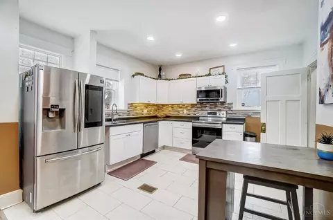 Kitchen - 215 Mitchell Ave, Cincinnati, OH 45217 photo 1 of 2