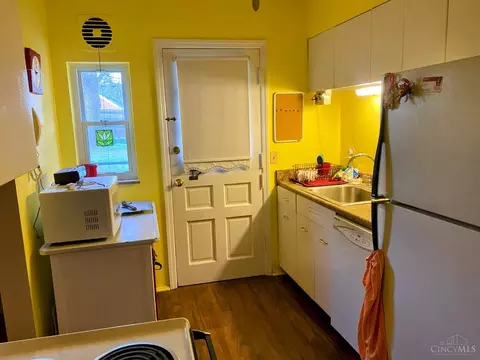 Kitchen - 1054 Covedale Ave, Cincinnati, OH 45238 photo 3 of 3