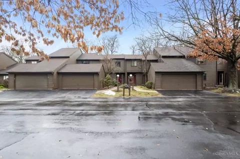 8515 Wyoming Club Dr, Cincinnati, OH 45215