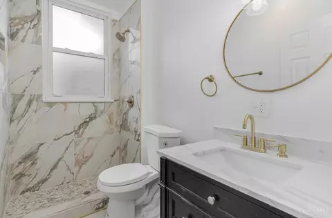 Bath - 910 Kirbert Ave, Cincinnati, OH 45205 photo 1 of 2