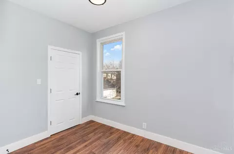 Bedroom - 910 Kirbert Ave, Cincinnati, OH 45205 photo 2 of 5