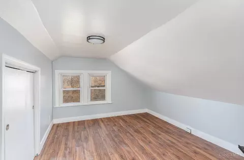 Bedroom - 910 Kirbert Ave, Cincinnati, OH 45205 photo 4 of 5