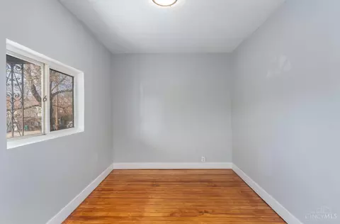 Bedroom - 910 Kirbert Ave, Cincinnati, OH 45205 photo 1 of 5