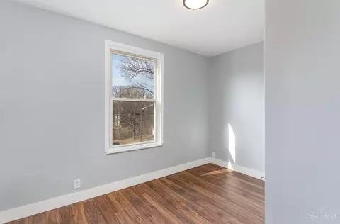 Bedroom - 910 Kirbert Ave, Cincinnati, OH 45205 photo 3 of 5