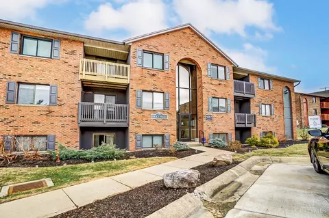 9448 Woodland Hills Dr, West Chester, OH 45011