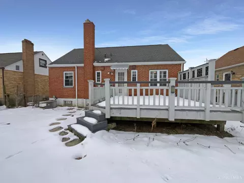 Exterior - 952 Edgetree Ln, Cincinnati, OH 45238 photo 2 of 4