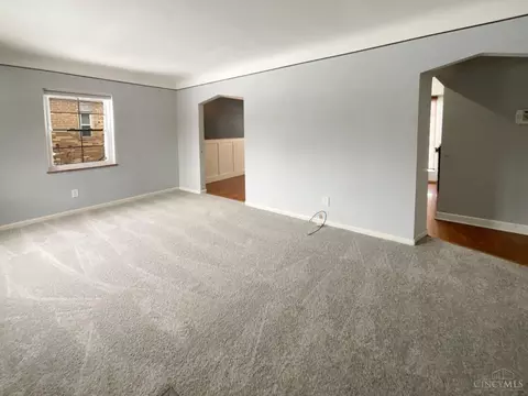 Living - 952 Edgetree Ln, Cincinnati, OH 45238 photo 3 of 3