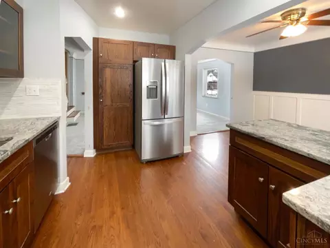 Kitchen - 952 Edgetree Ln, Cincinnati, OH 45238 photo 3 of 4