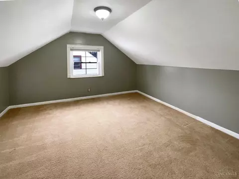 Bedroom - 952 Edgetree Ln, Cincinnati, OH 45238 photo 6 of 6