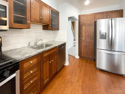 Kitchen - 952 Edgetree Ln, Cincinnati, OH 45238 photo 4 of 4