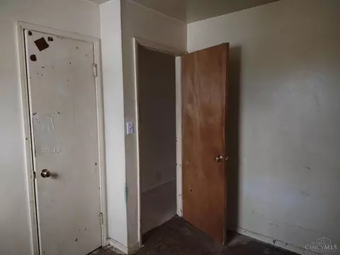 Bedroom - 1098 Corwin Ave, Hamilton, OH 45015 photo 4 of 6