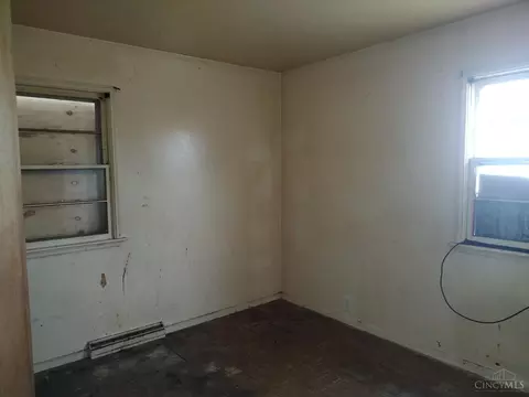 Bedroom - 1098 Corwin Ave, Hamilton, OH 45015 photo 5 of 6