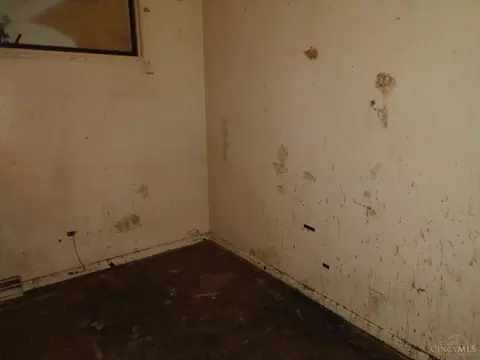 Bedroom - 1098 Corwin Ave, Hamilton, OH 45015 photo 6 of 6