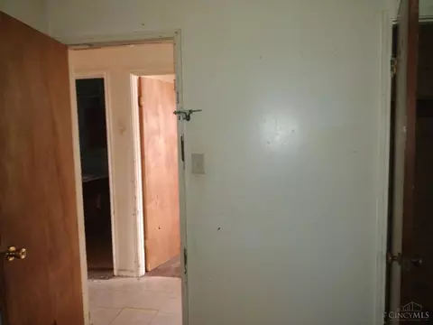 Entry Way - 1098 Corwin Ave, Hamilton, OH 45015 photo 1 of 1
