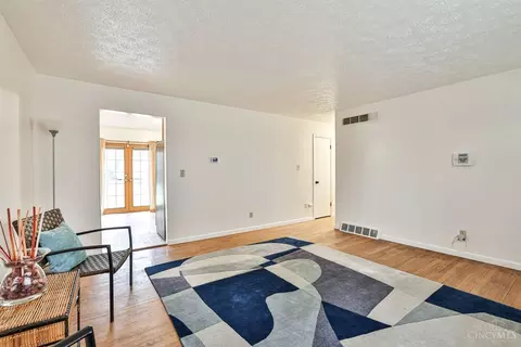 Living - 2487 Aquarius Dr, Cincinnati, OH 45231 photo 2 of 3