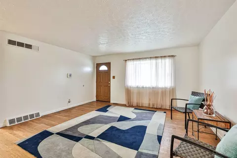 Living - 2487 Aquarius Dr, Cincinnati, OH 45231 photo 3 of 3