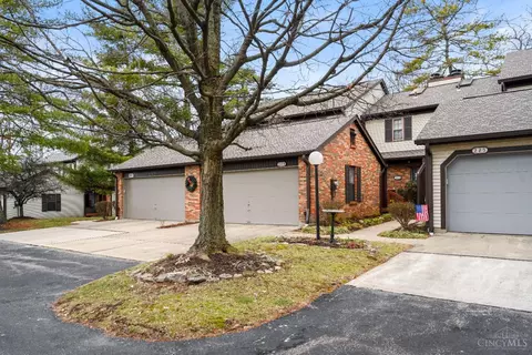 283 Carriage Circle Dr, Springdale, OH 45246