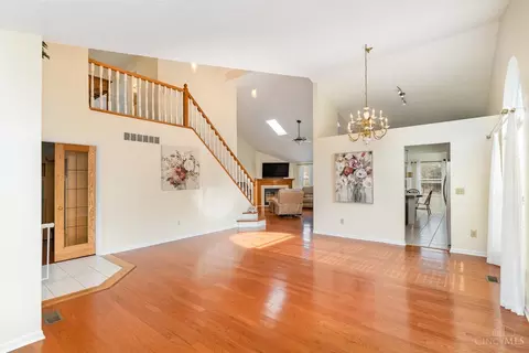 Living - 1096 Castlebay Dr, Cincinnati, OH 45245 photo 2 of 6