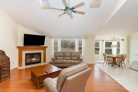 Living - 1096 Castlebay Dr, Cincinnati, OH 45245 photo 4 of 6