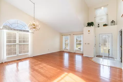 Living - 1096 Castlebay Dr, Cincinnati, OH 45245 photo 1 of 6
