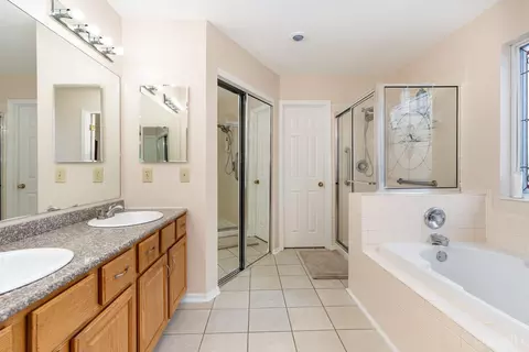 Bath - 1096 Castlebay Dr, Cincinnati, OH 45245 photo 1 of 3