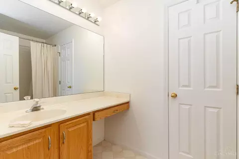 Bath - 1096 Castlebay Dr, Cincinnati, OH 45245 photo 3 of 3