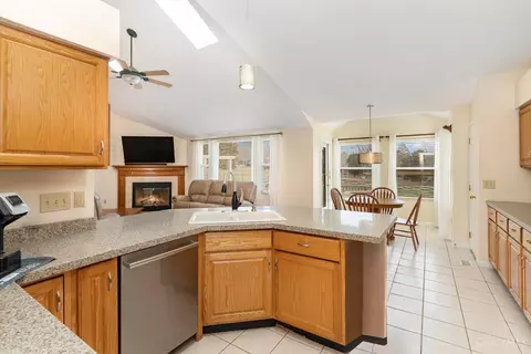 Kitchen - 1096 Castlebay Dr, Cincinnati, OH 45245 photo 4 of 4
