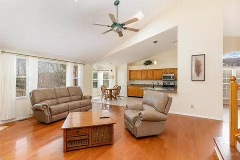 Living - 1096 Castlebay Dr, Cincinnati, OH 45245 photo 5 of 6