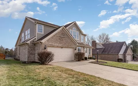 Exterior - 1096 Castlebay Dr, Cincinnati, OH 45245 photo 3 of 8