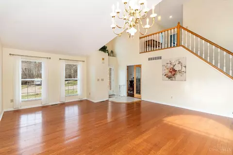 Living - 1096 Castlebay Dr, Cincinnati, OH 45245 photo 3 of 6