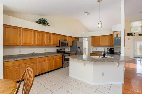 Kitchen - 1096 Castlebay Dr, Cincinnati, OH 45245 photo 1 of 4