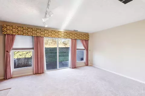 446 Napa Ct, Cincinnati, OH 45255 photo 6