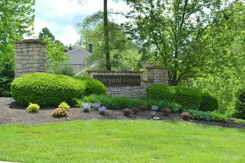 446 Napa Ct, Cincinnati, OH 45255 photo 2