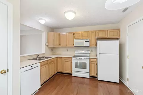 446 Napa Ct, Cincinnati, OH 45255 photo 13