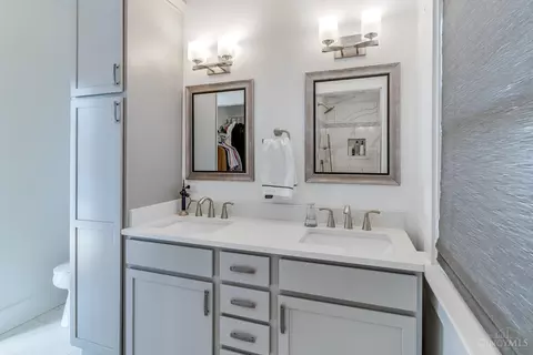 Bath - 2527 Ritchie Ave, Cincinnati, OH 45208 photo 1 of 4
