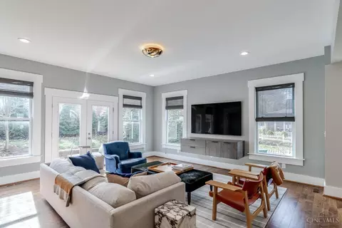 Living - 2527 Ritchie Ave, Cincinnati, OH 45208 photo 2 of 3