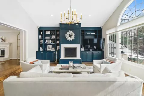 Living - 7405 Demar Rd, Cincinnati, OH 45243 photo 6 of 7